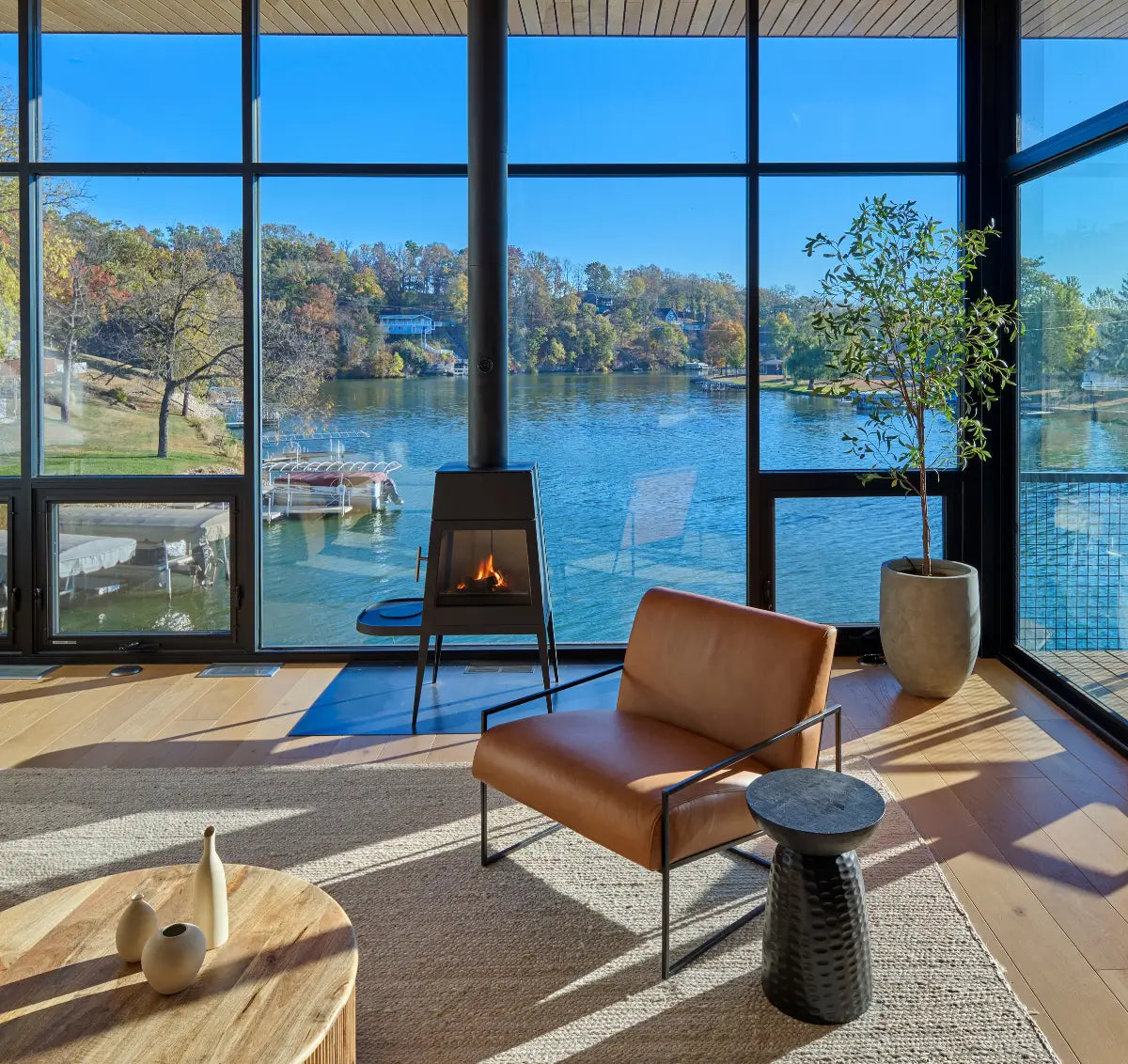 A Lakeside Retreat Built for Connection