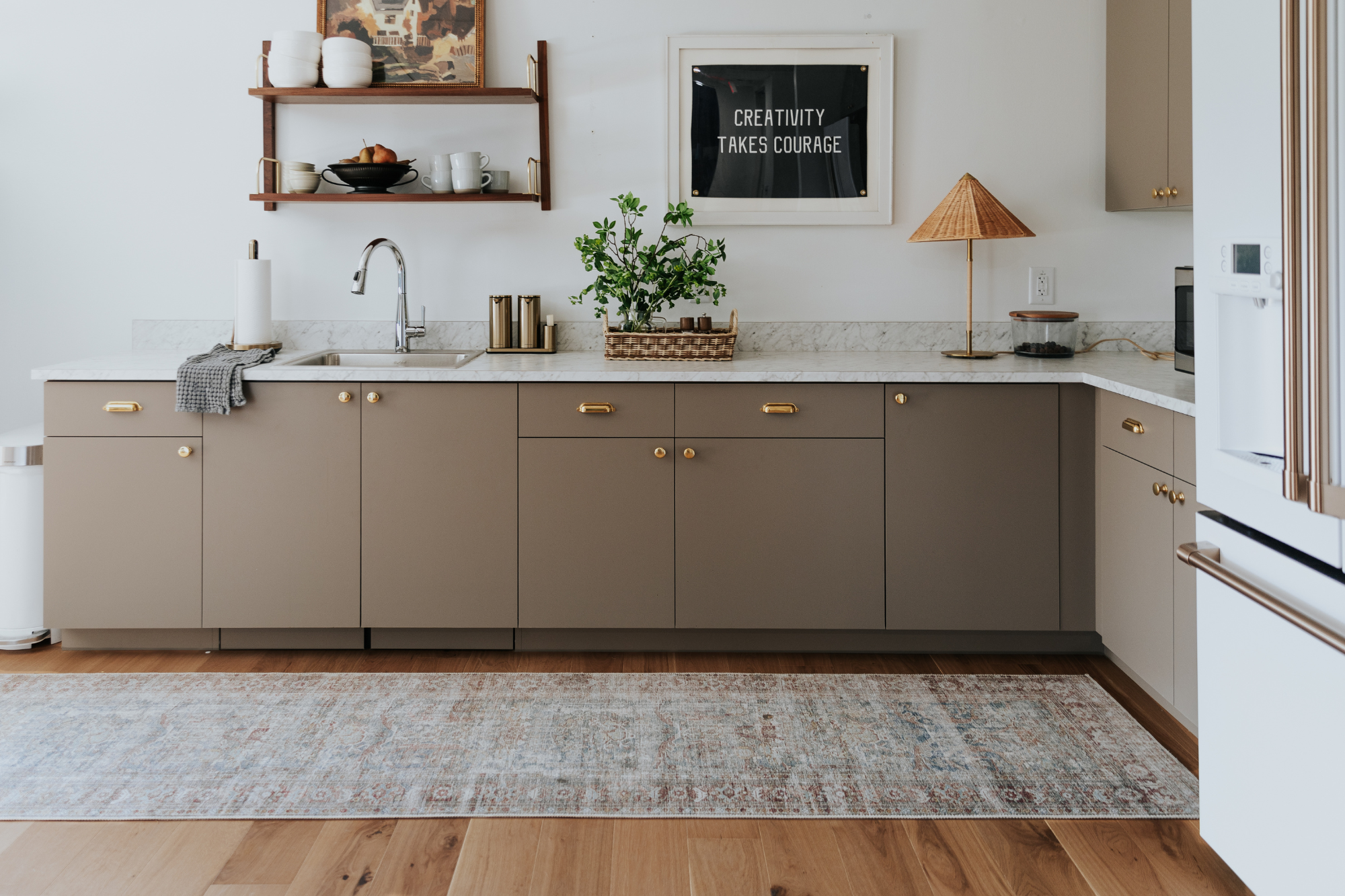 Kitchen featuring Faye hardwood flooring by CLJ x Stuga