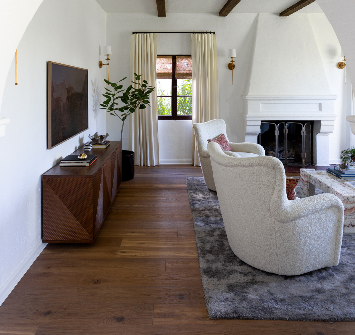 Hand scraped warm white oak flooring in a Spanish style living room Harbor by Stuga