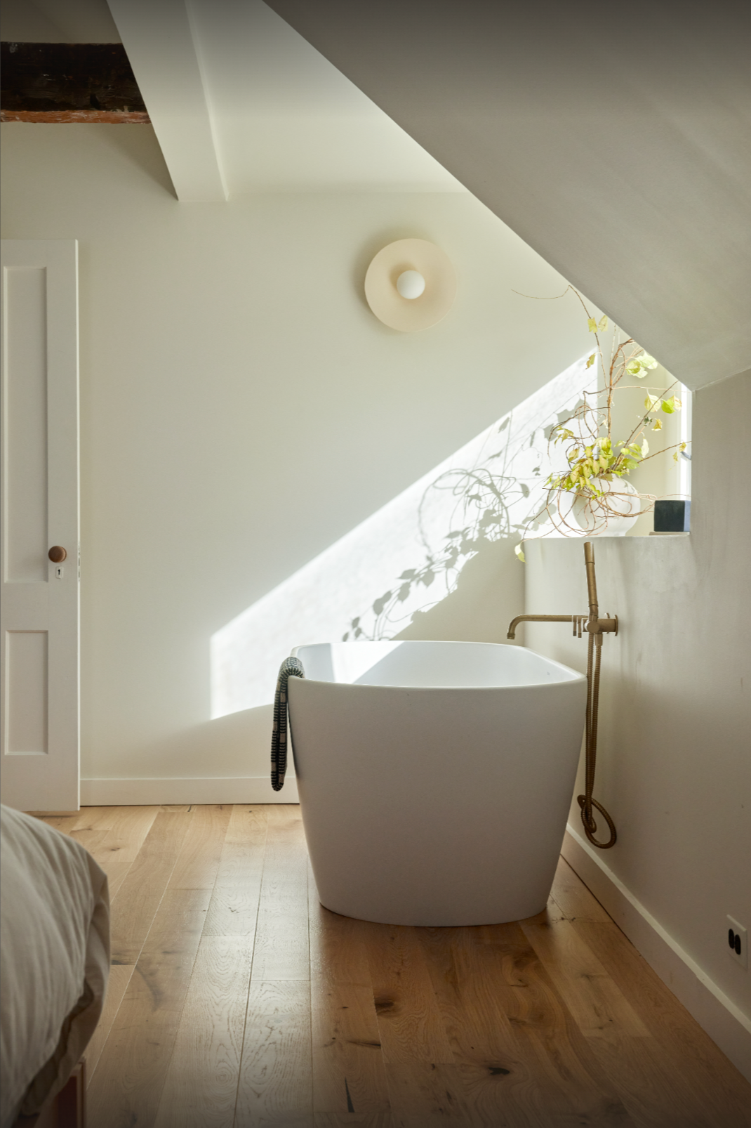 Bathtub in bedroom Forest hardwood flooring Stuga